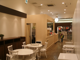 越谷イオンレイクタウンmori店画像03